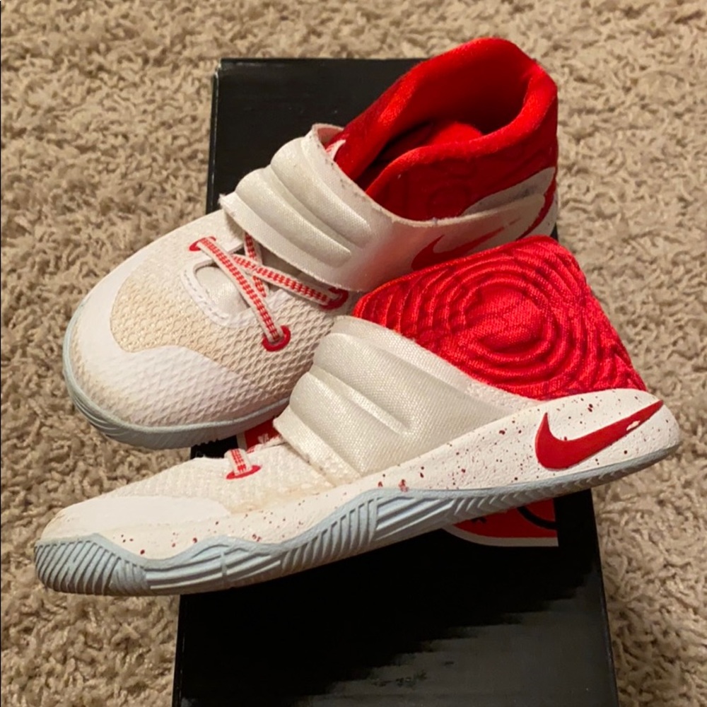 NIKE KYRIE II 2 size 10C toddler basketball shoes